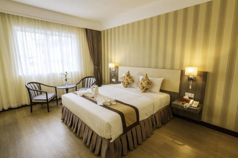Paradise Hotel Пном Пен Екстериор снимка